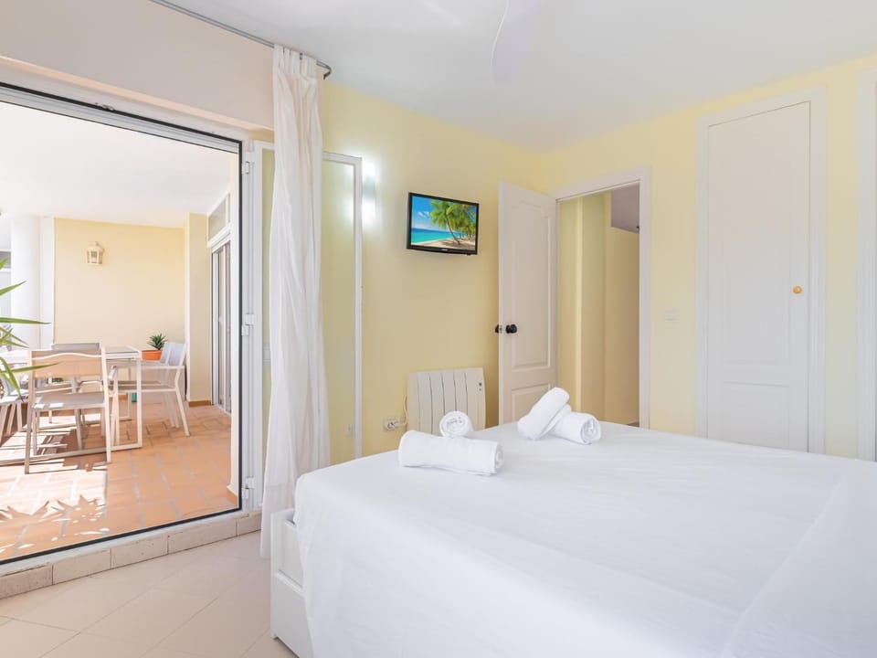 Girasol Coastal Retreat. 2BR I Pool Apartment in Marina Alta