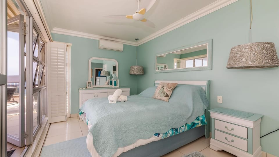 Bed, Photo of the whole room, Bedroom, Sea view, wardrobe, air conditioner