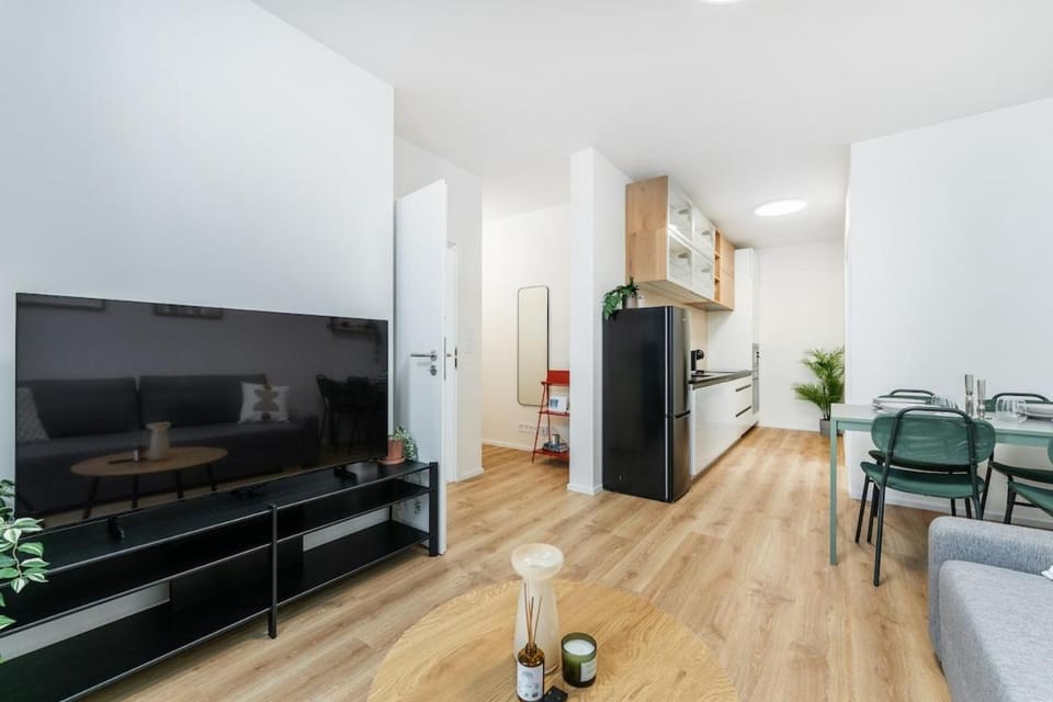 TV and multimedia, Kitchen or kitchenette, Living room, Seating area, Dining area