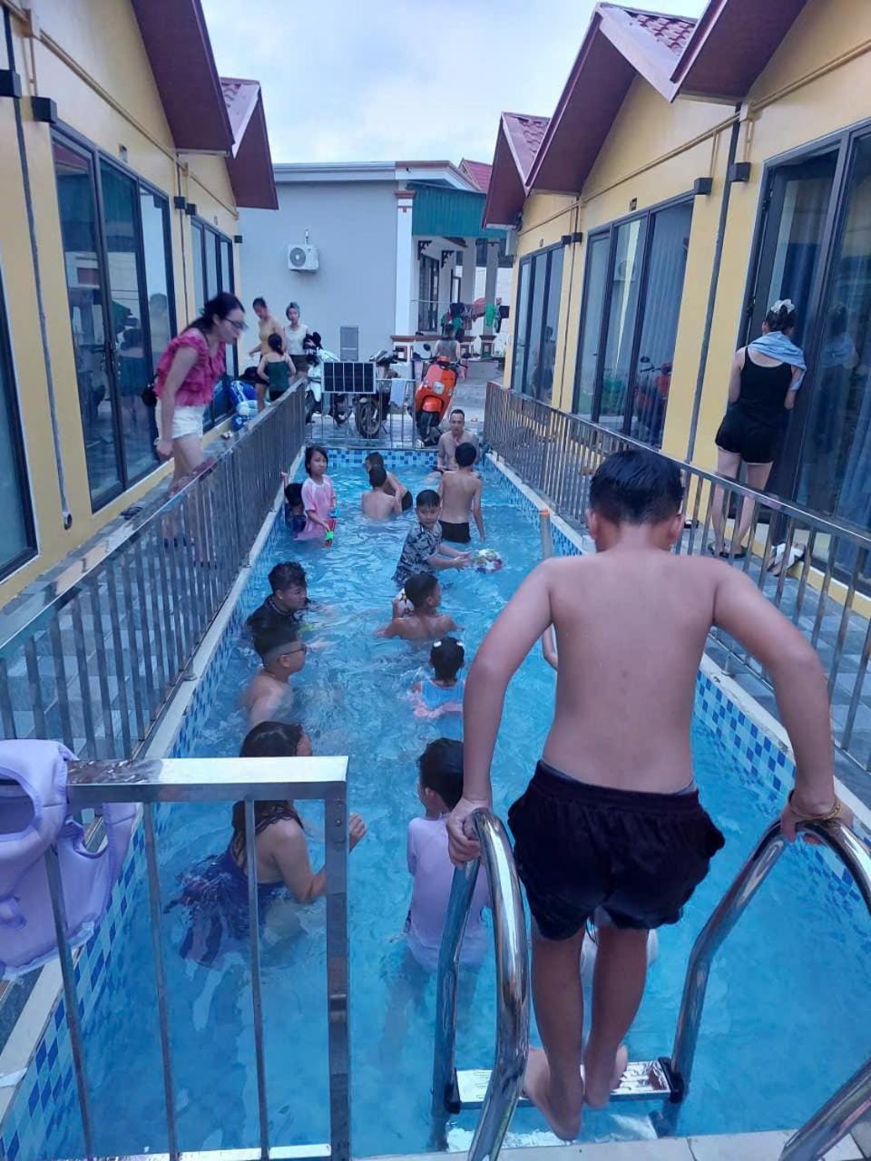 Swimming pool, Sports, children