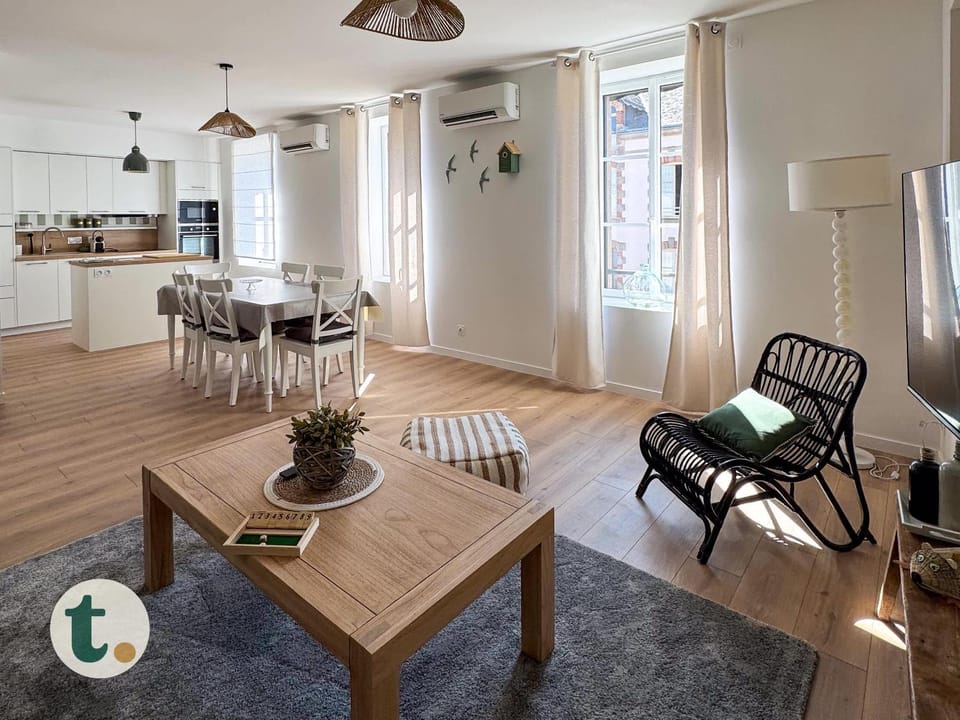 Kitchen or kitchenette, Living room, Dining area