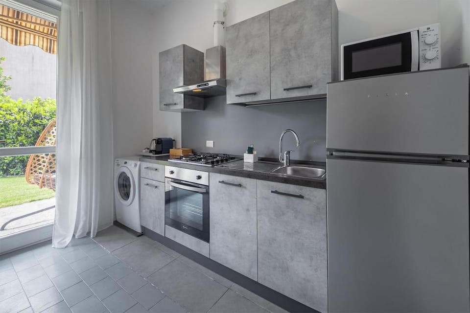 Brown Garden Como - Free Parking Apartment in Como
