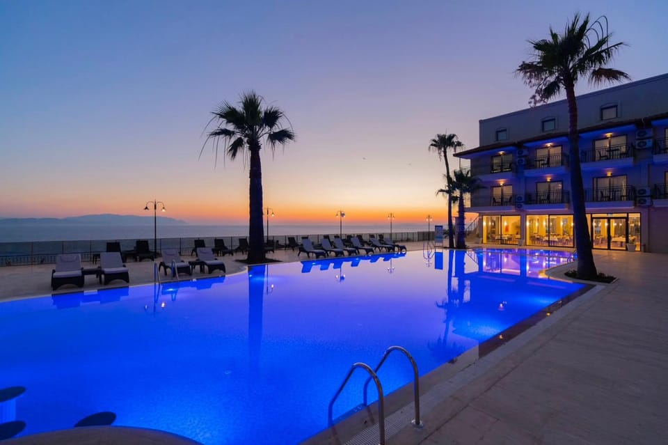 Property building, Natural landscape, Pool view, Sea view, Swimming pool, Sunset, sunbed