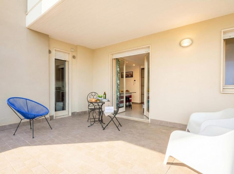 Sky Gate Red Suite by Airport Apartment in Bari