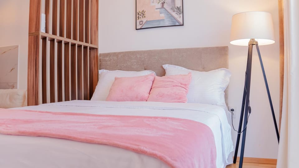 Cozy Apartments Ohrid - Mountain View Balcony Apartment in Ohrid