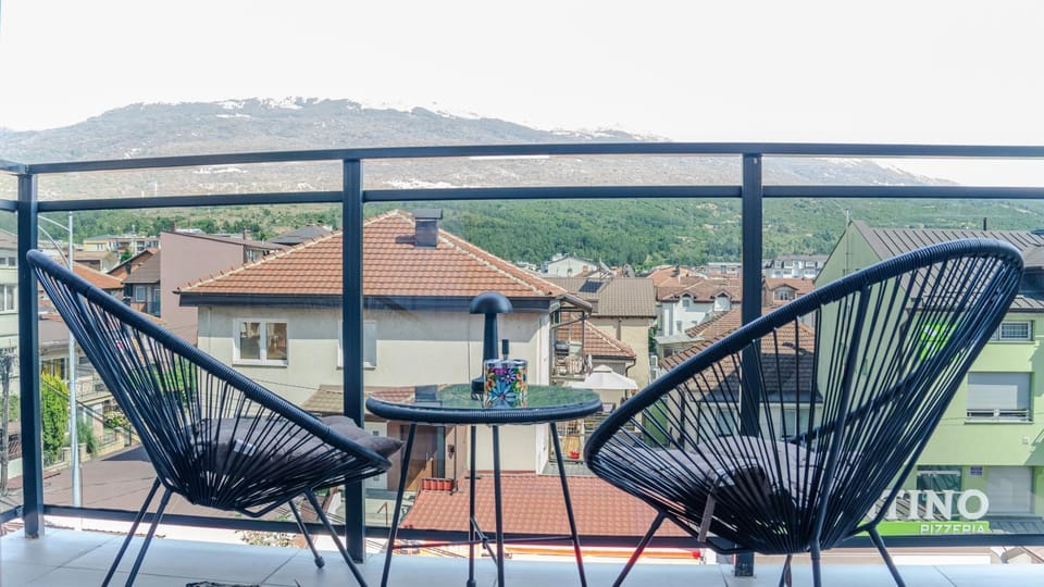 Cozy Apartments Ohrid - Mountain View Balcony Apartment in Ohrid