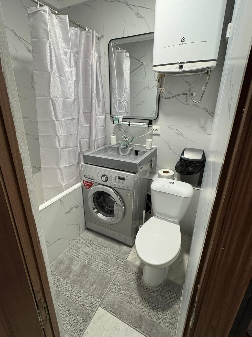 Toilet, Bathroom, towels, washing machine