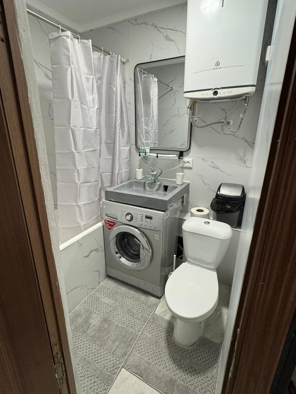 Shower, Toilet, Bathroom, towels, washing machine
