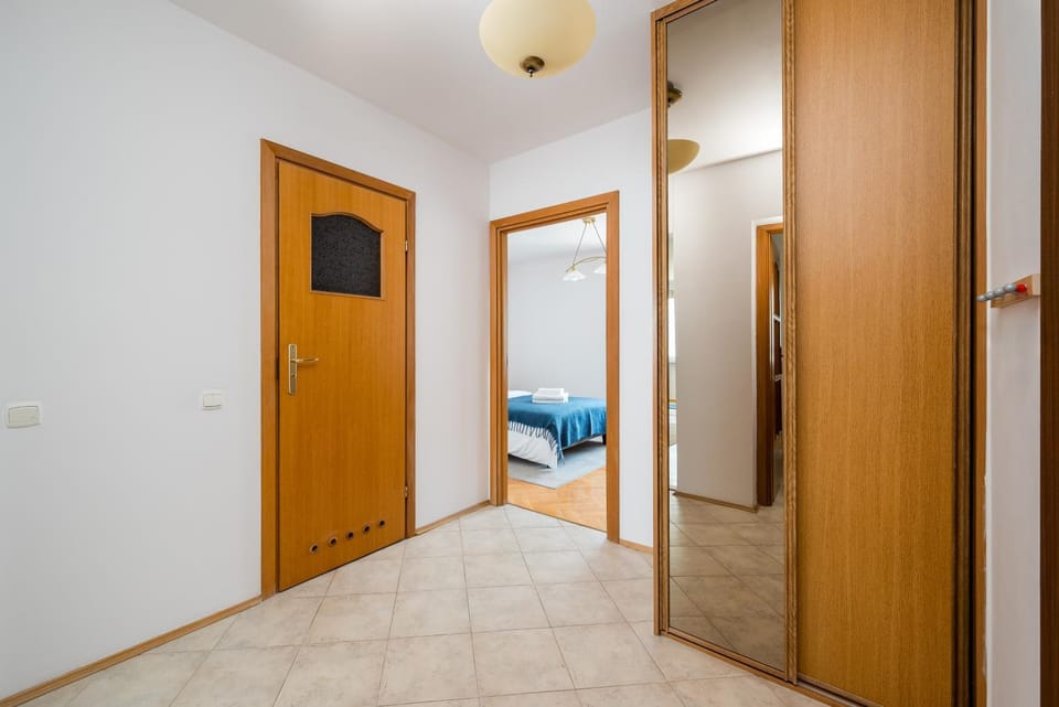 Photo of the whole room, wardrobe