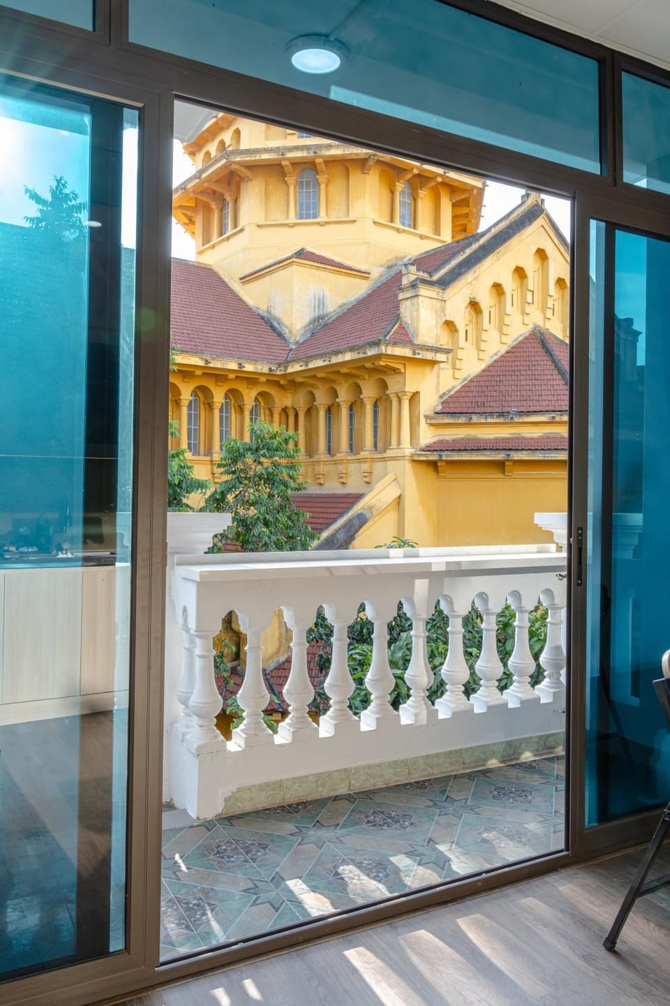 Canopée House - Heritage 4-Story Home & Church View House in Hanoi