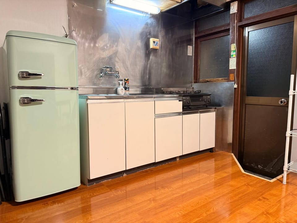 Kitchen or kitchenette, Internal: Not applicable to any particular room