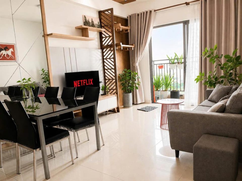 Communal lounge/ TV room, TV and multimedia, Living room, Seating area, Dining area, Evening entertainment