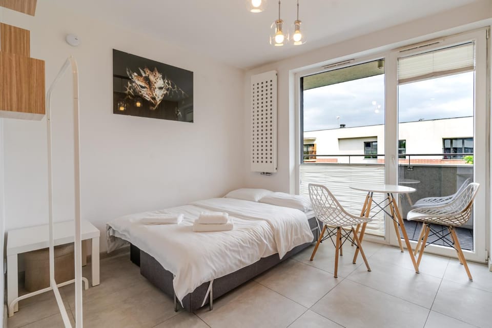 Balcony/Terrace, Living room, Photo of the whole room, Seating area, Dining area, towels