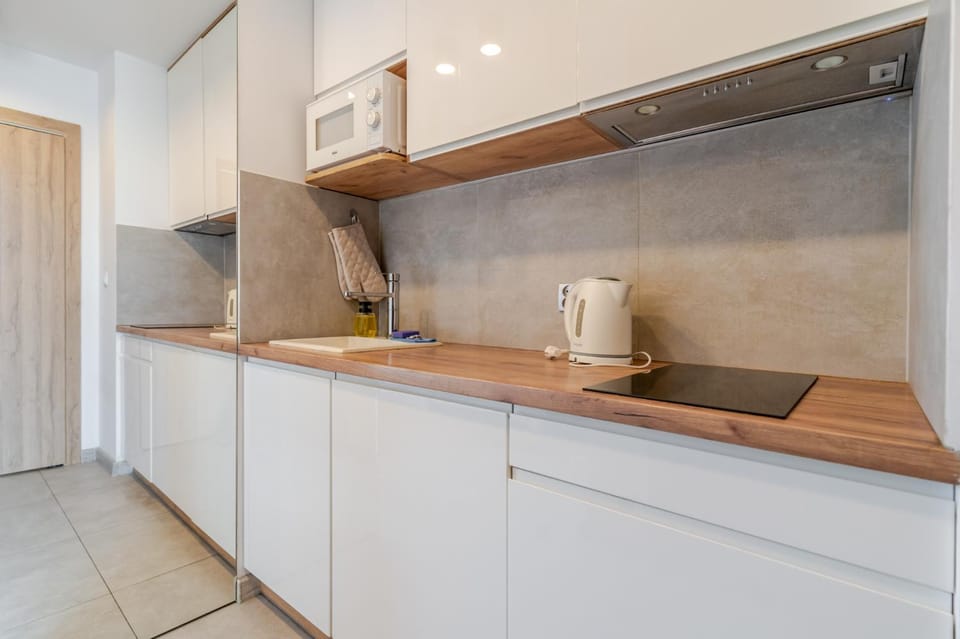 Kitchen or kitchenette, oven, stove