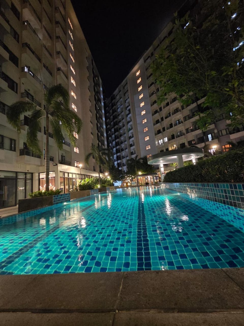 ARO Suites Cozy Staycation Near Airport & SM Bicutan Apartment in Paranaque