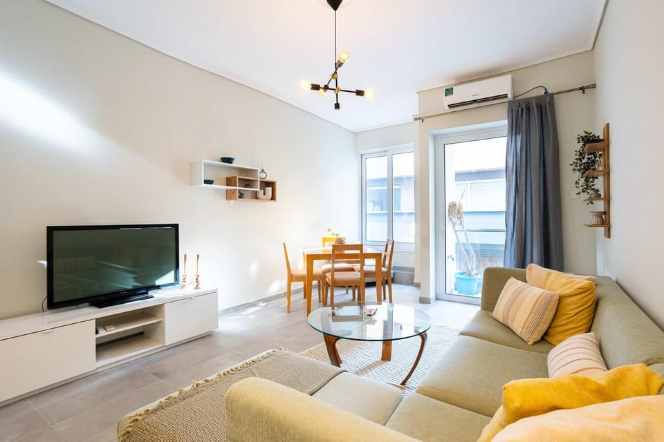 TV and multimedia, Living room, Seating area, Evening entertainment, air conditioner