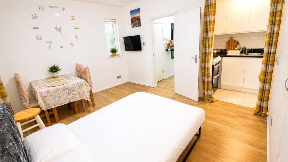 Modern 1-Bed Flat Near Middlesex University Apartment in London