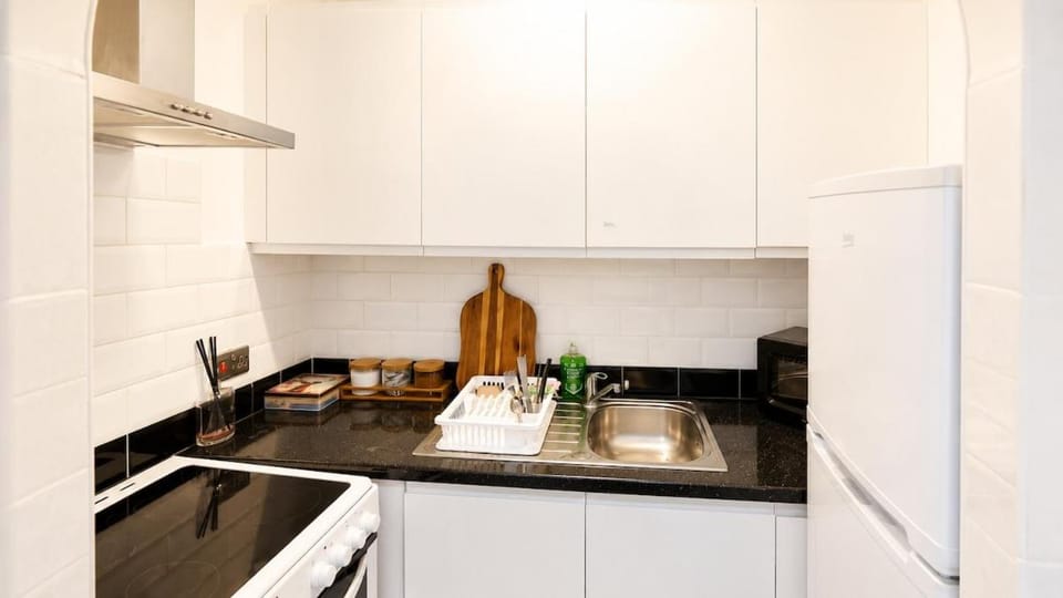 Modern 1-Bed Flat Near Middlesex University Apartment in London