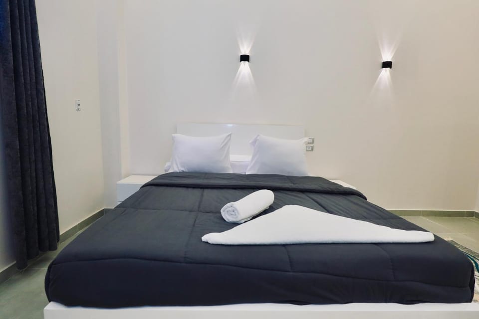 Bedroom, towels