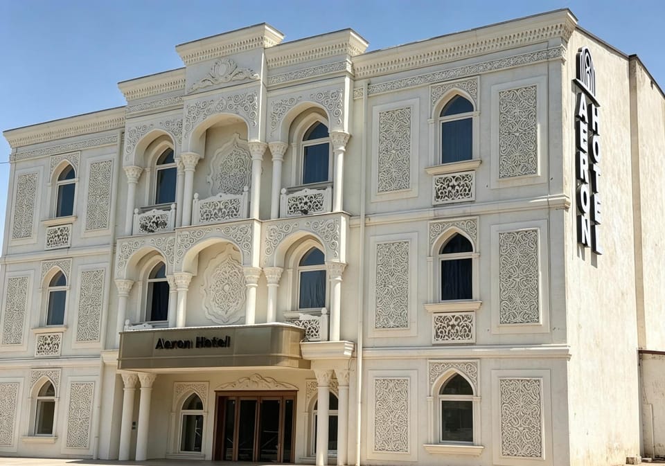 Property building, Facade/entrance, Day