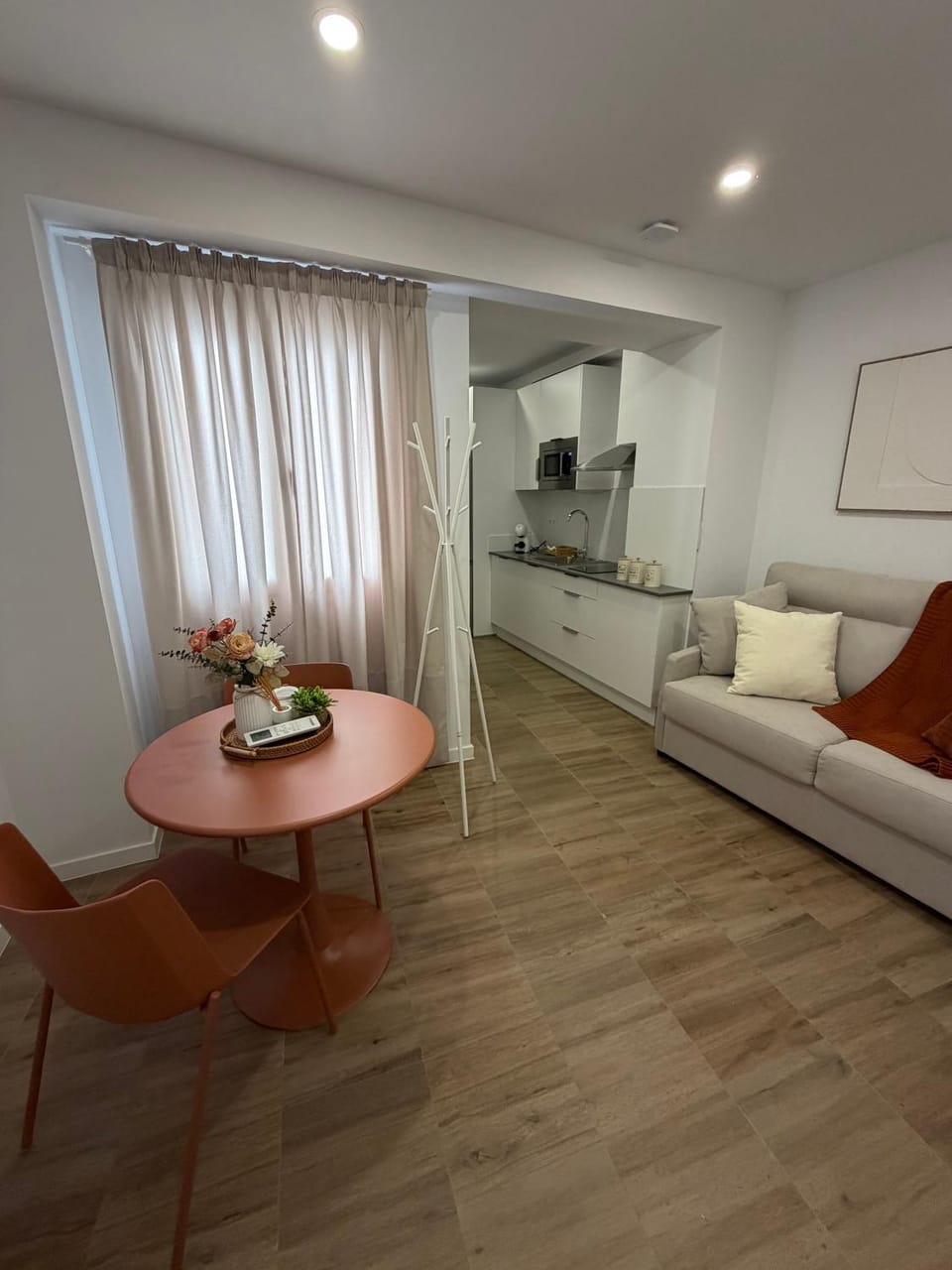 Bed, TV and multimedia, Seating area, Dining area