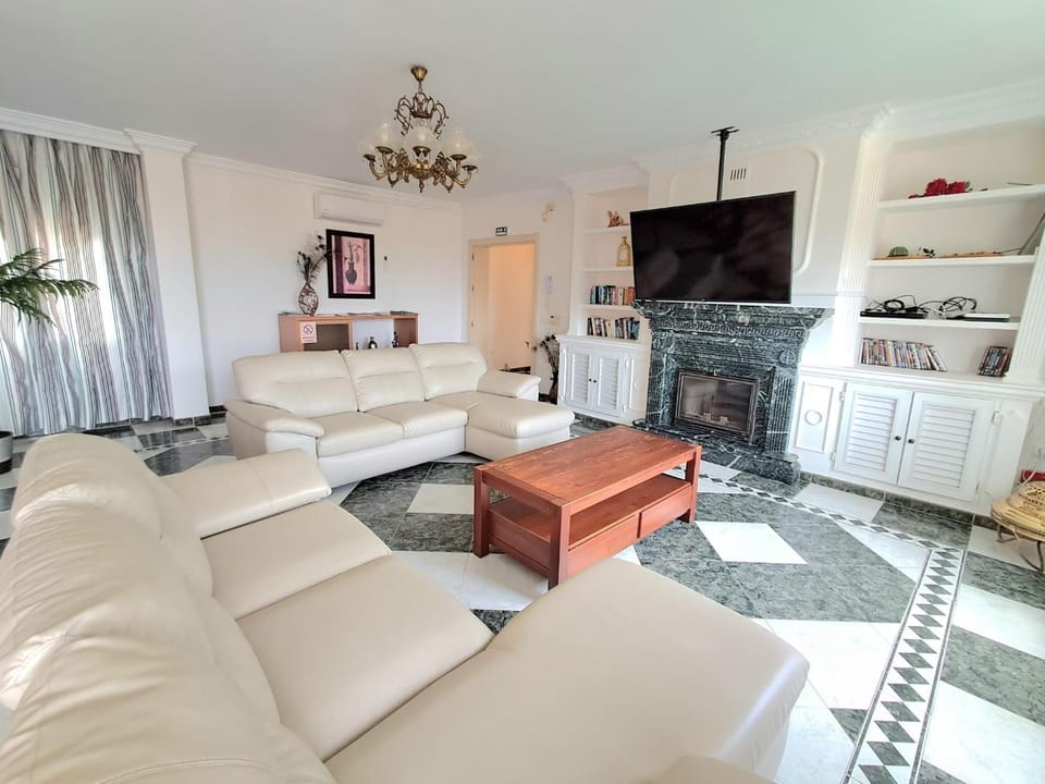 6 Bedroom Villa with Private Pool Games Room Villa in Benalmadena