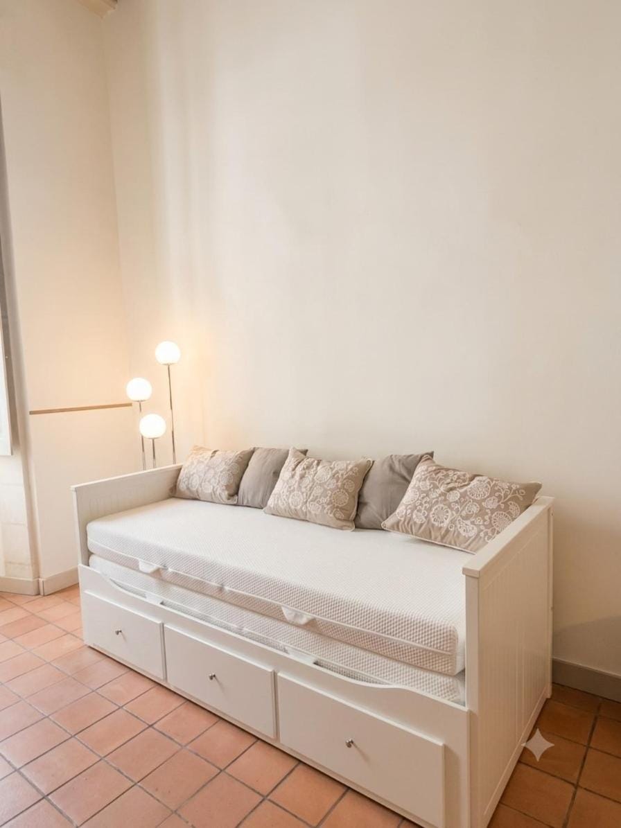 Characterful apartment - townhouse Apartment in Avignon