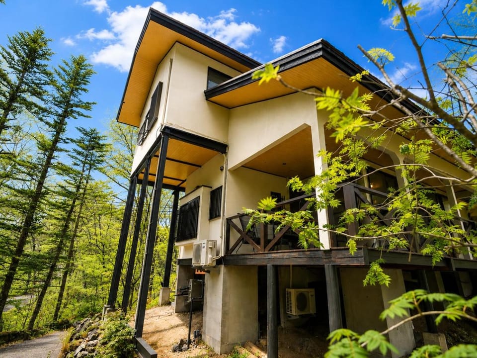 Property building, Day, Natural landscape, Balcony/Terrace