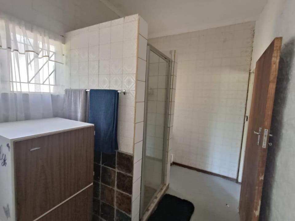 Shower, Bathroom, towels