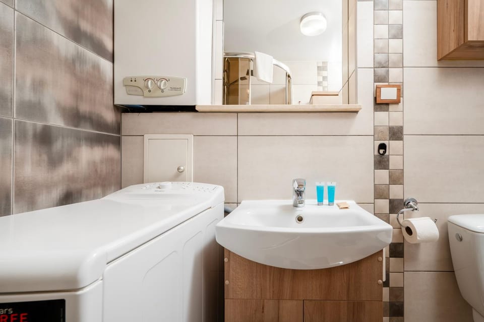 Bathroom, towels