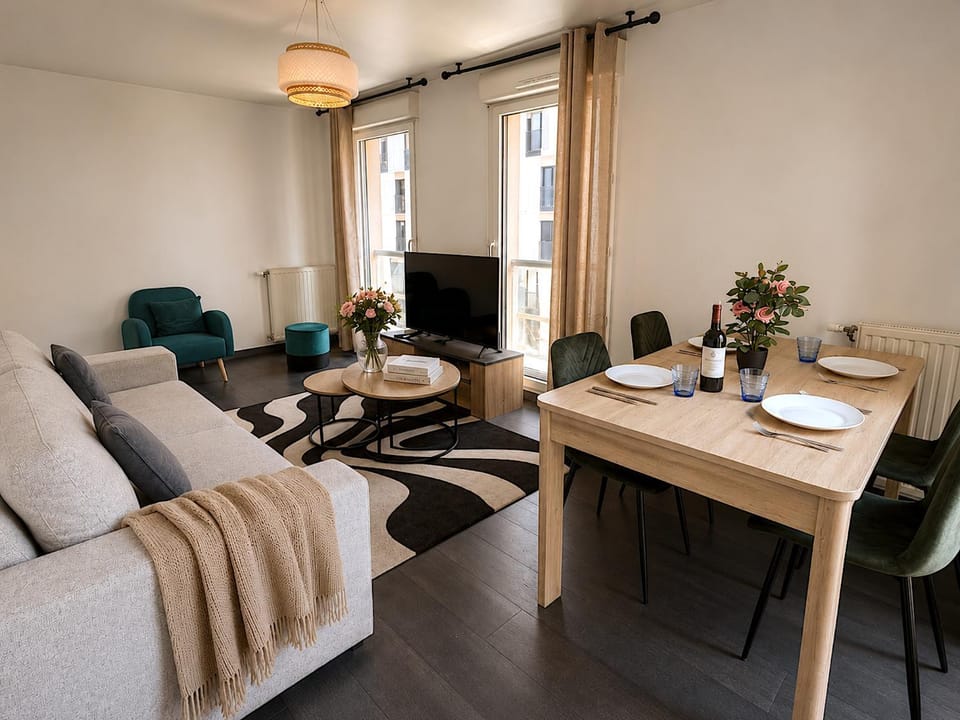 TV and multimedia, Living room, Dining area