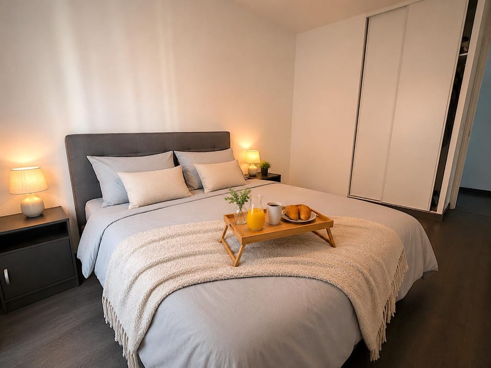 Bed, Photo of the whole room, Bedroom