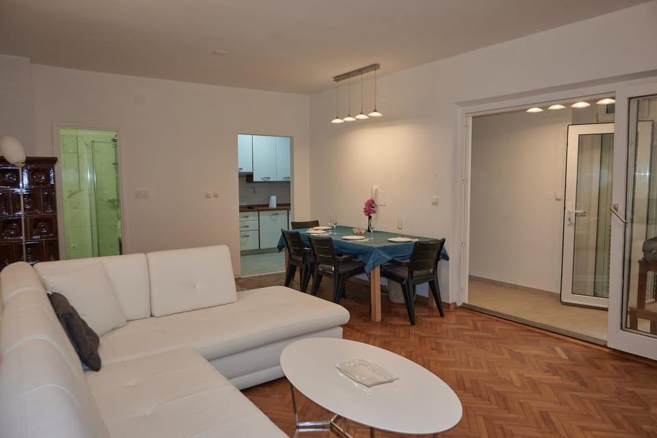 Communal lounge/ TV room, Living room, Seating area, Dining area