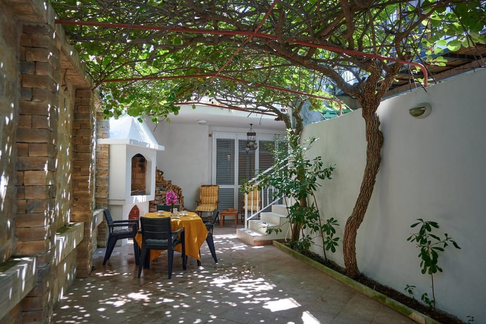 Patio, BBQ facilities, Garden, Balcony/Terrace, Seating area, Dining area