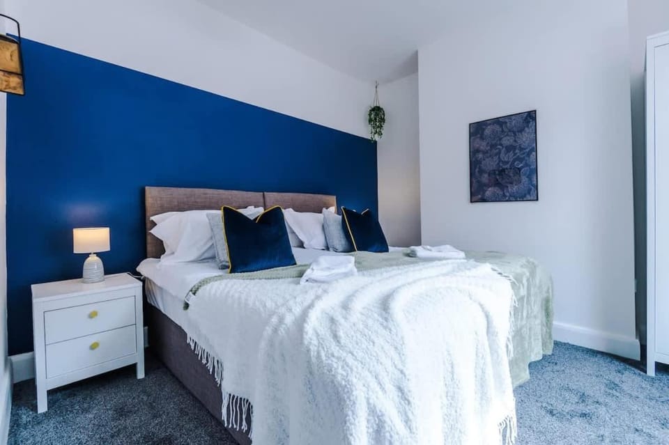 Stylish and Comfy 4 Bedroom Home in Chester House in Chester