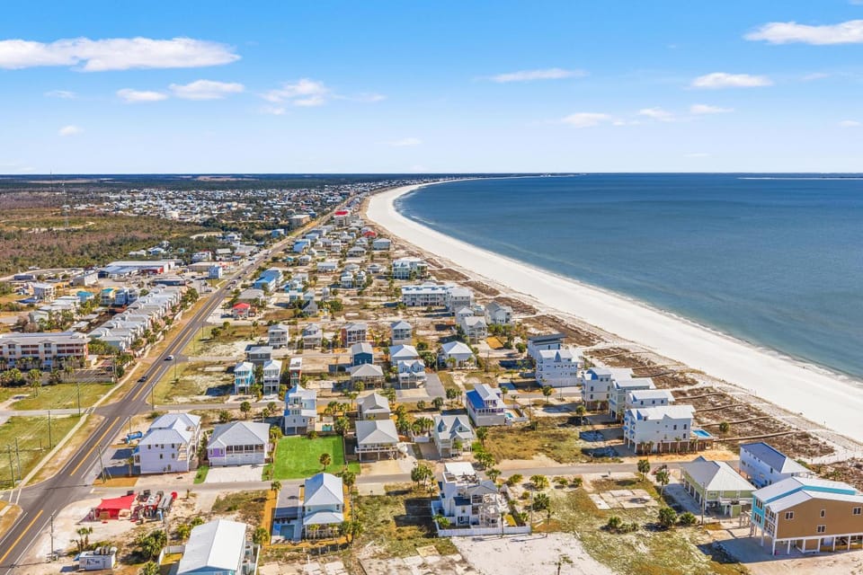 Day, Neighbourhood, Natural landscape, Bird's eye view, Beach, City view, Sea view, Location
