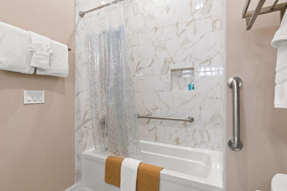 Shower, Bathroom, Bath, towels