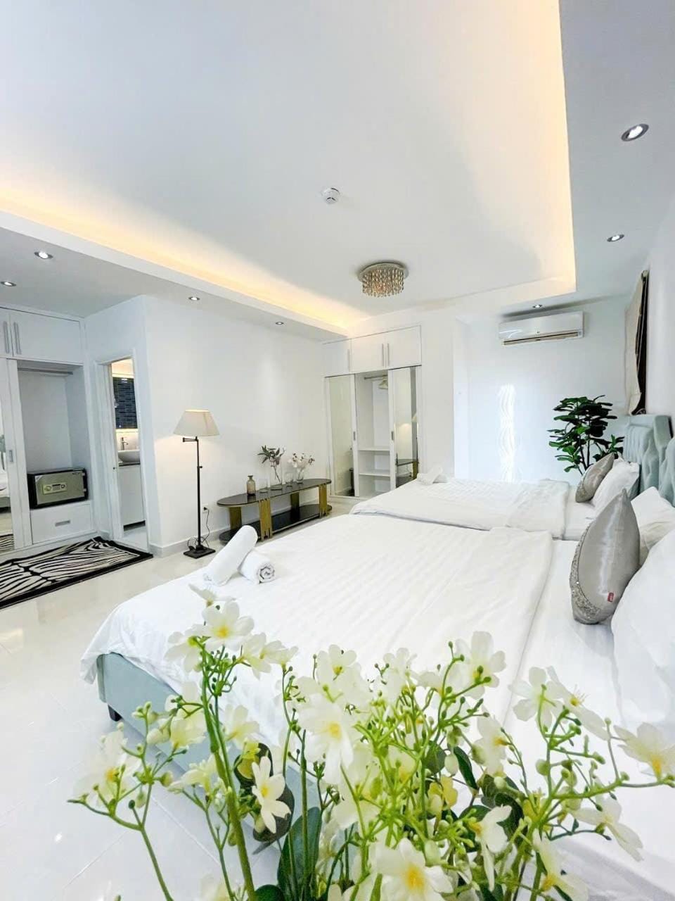 Bed, Photo of the whole room, Bedroom, air conditioner
