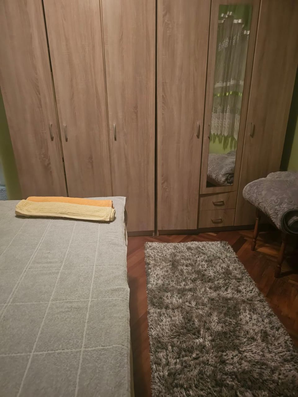 Photo of the whole room, wardrobe