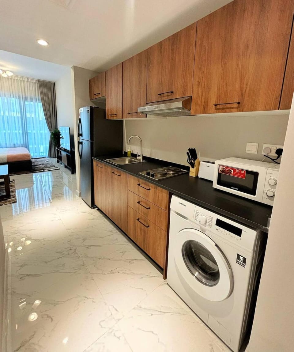 Dream F1 Airport Studio Pool & Gym Apartment in Abu Dhabi
