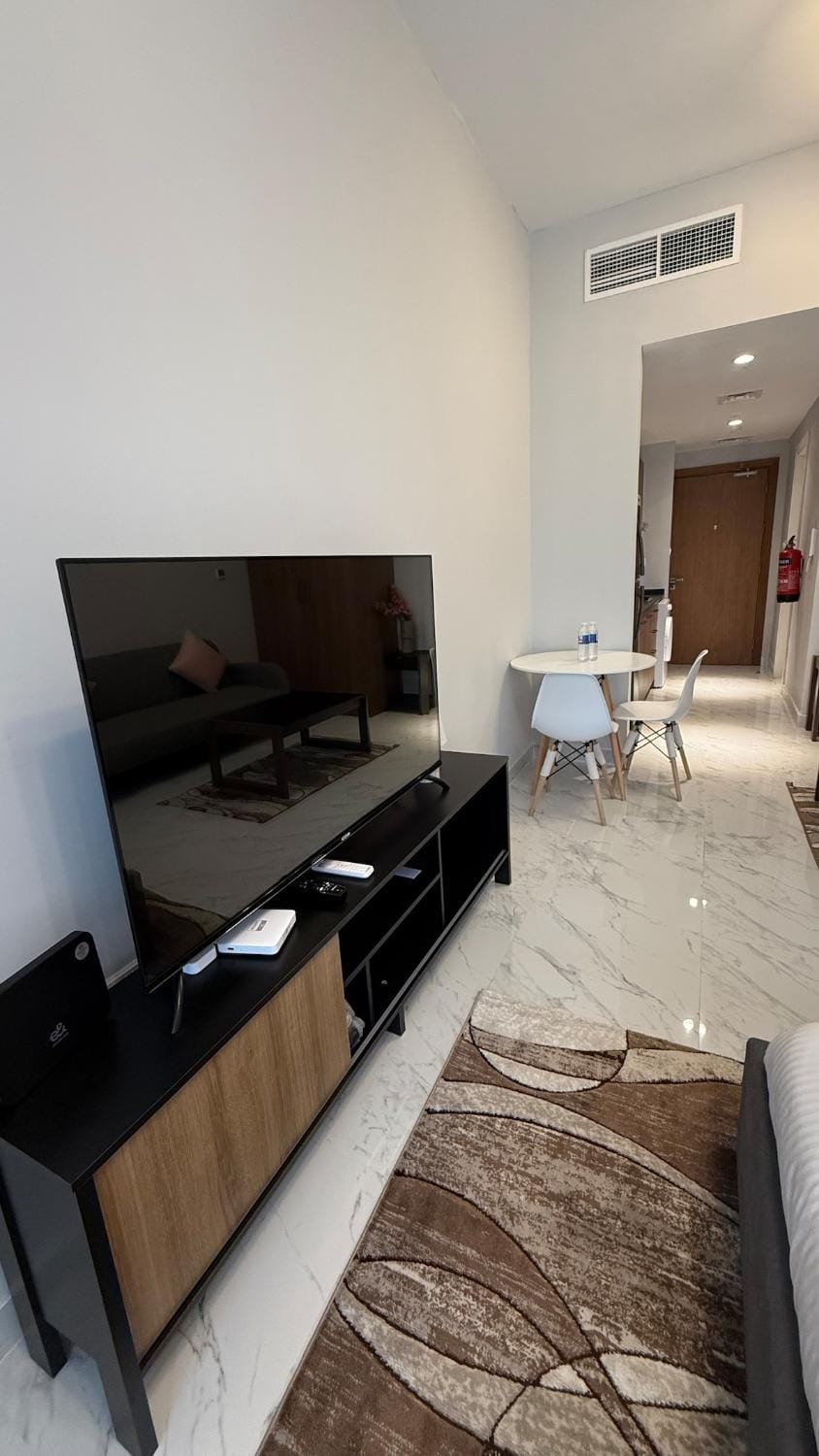 Dream F1 Airport Studio Pool & Gym Apartment in Abu Dhabi