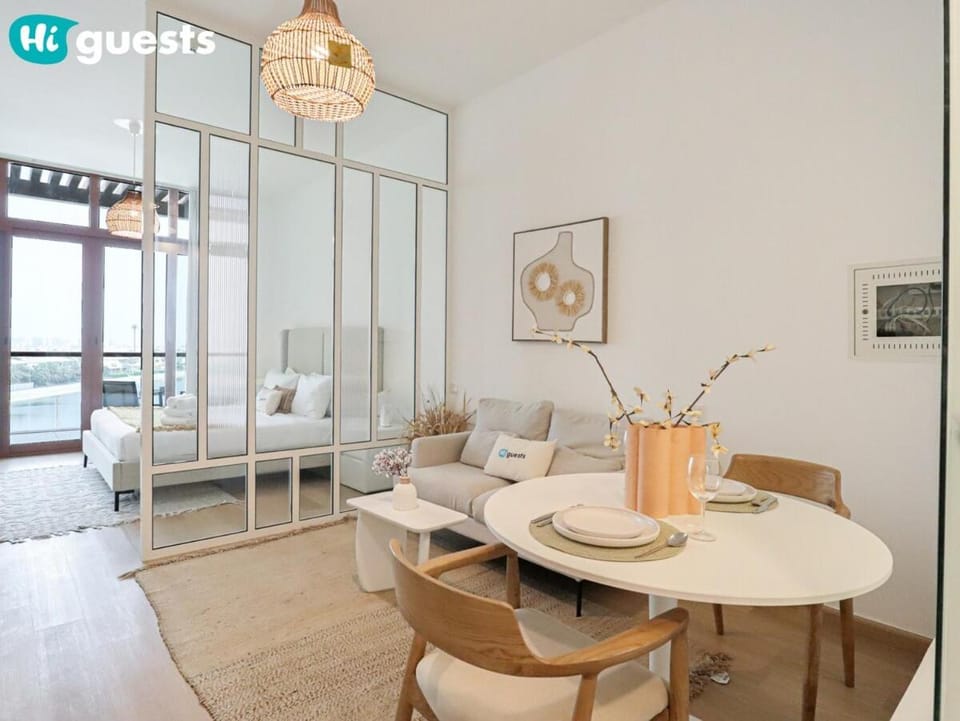 Bed, TV and multimedia, Living room, Photo of the whole room, Seating area, Dining area, Bedroom