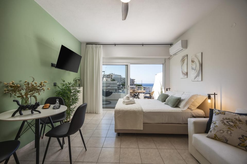 TV and multimedia, Seating area, Dining area, Bedroom