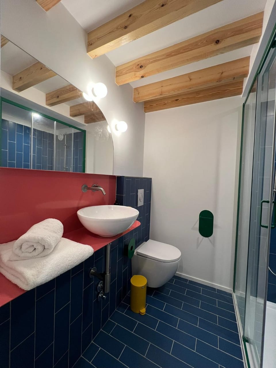 Shower, Toilet, Bathroom, towels