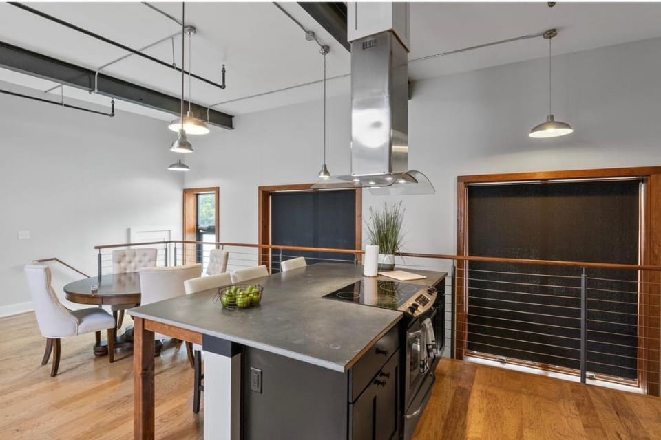 Beautiful NYC Style 2 Story Townhouse Apartment in Brighton