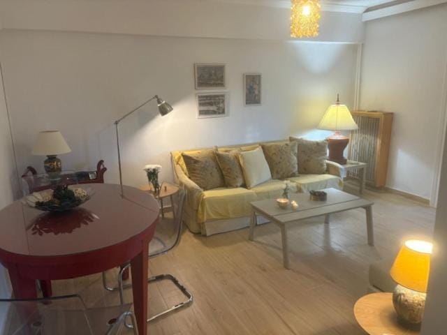 Flisvos Garden hub Apartment in South Athens