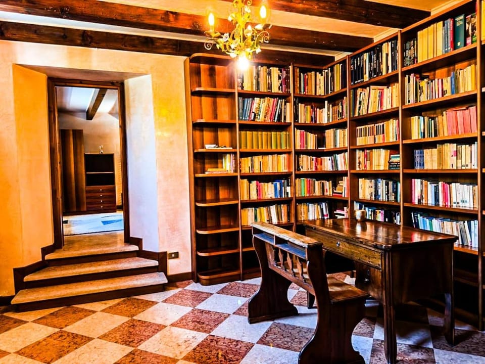 Ponte Pietra private garden free parking Apartment in Verona