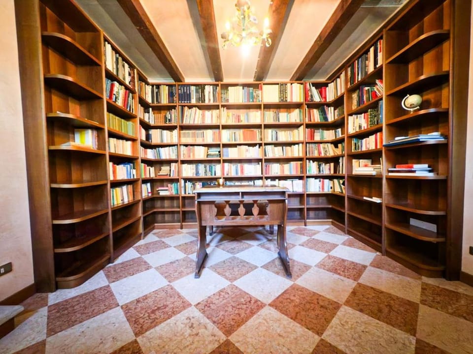 Ponte Pietra private garden free parking Apartment in Verona