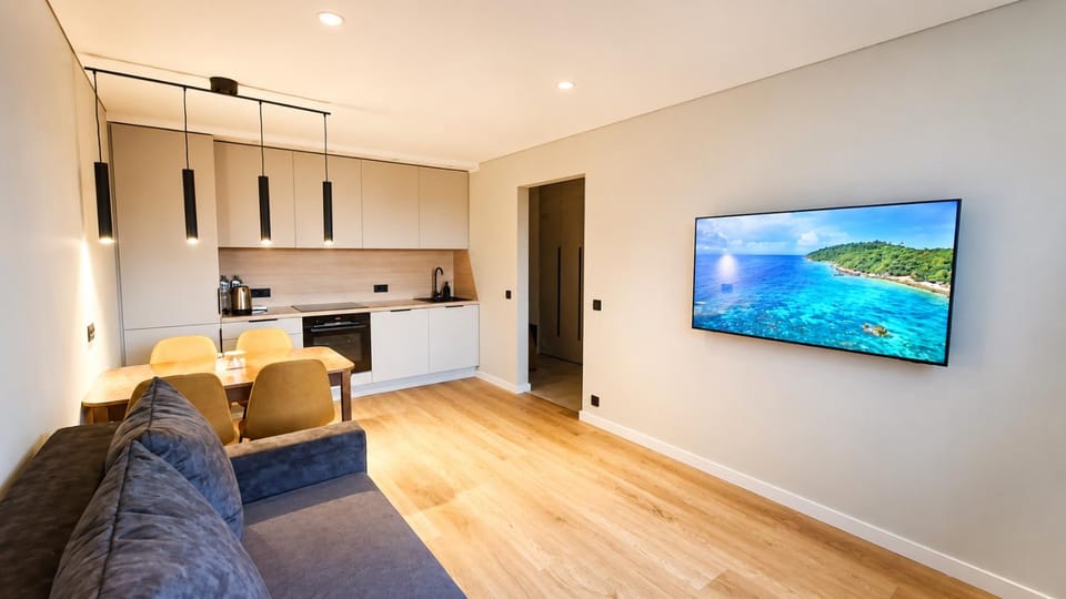 TV and multimedia, Kitchen or kitchenette, Living room, Seating area, Dining area