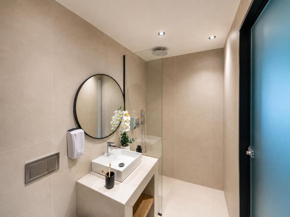 Bathroom, towels